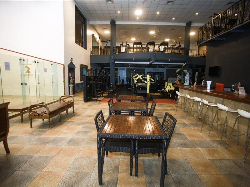 Colosseum Boutique Hotel & Spa Dar es Salaam Esterno foto