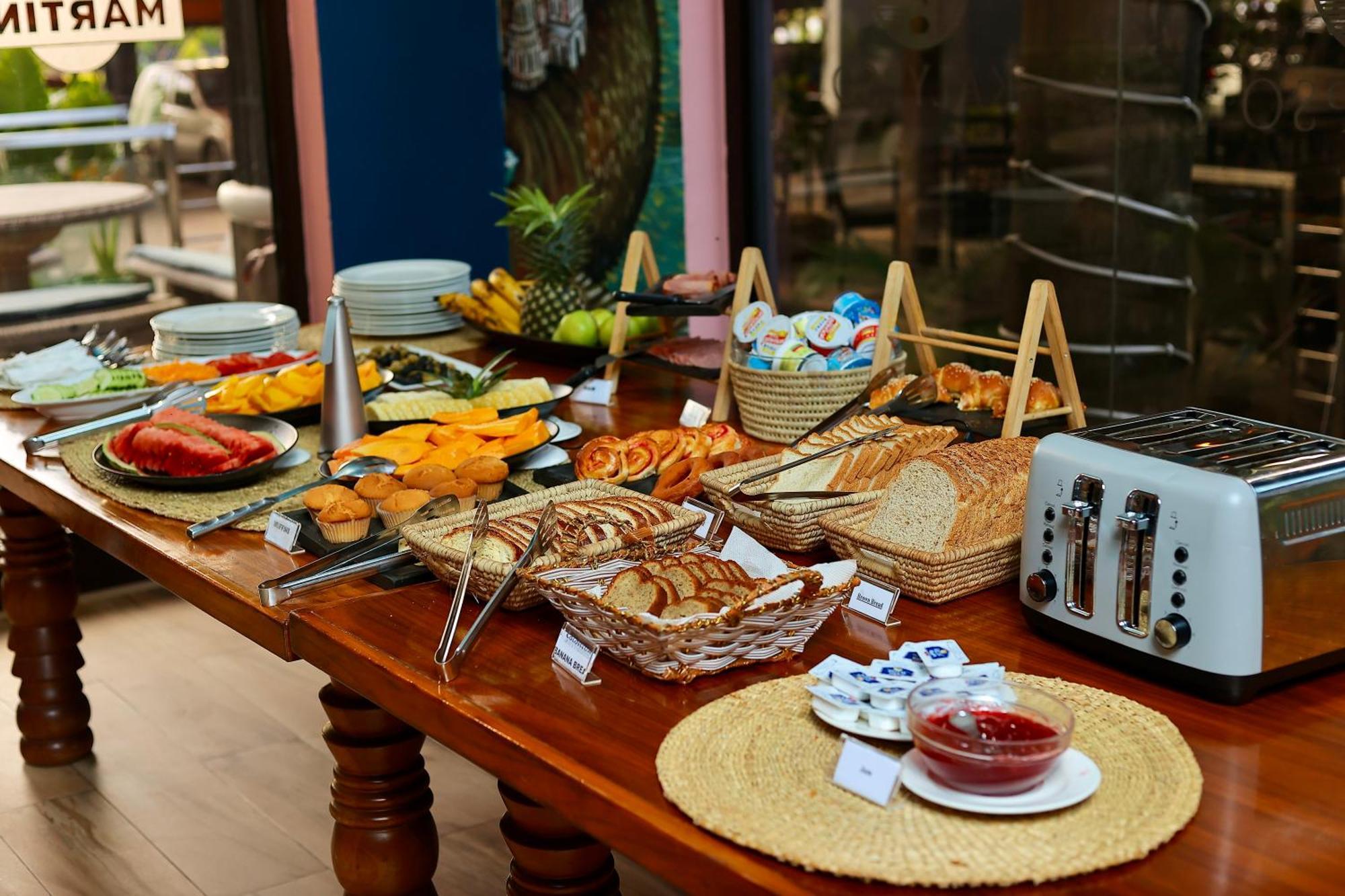 Colosseum Boutique Hotel & Spa Dar es Salaam Esterno foto