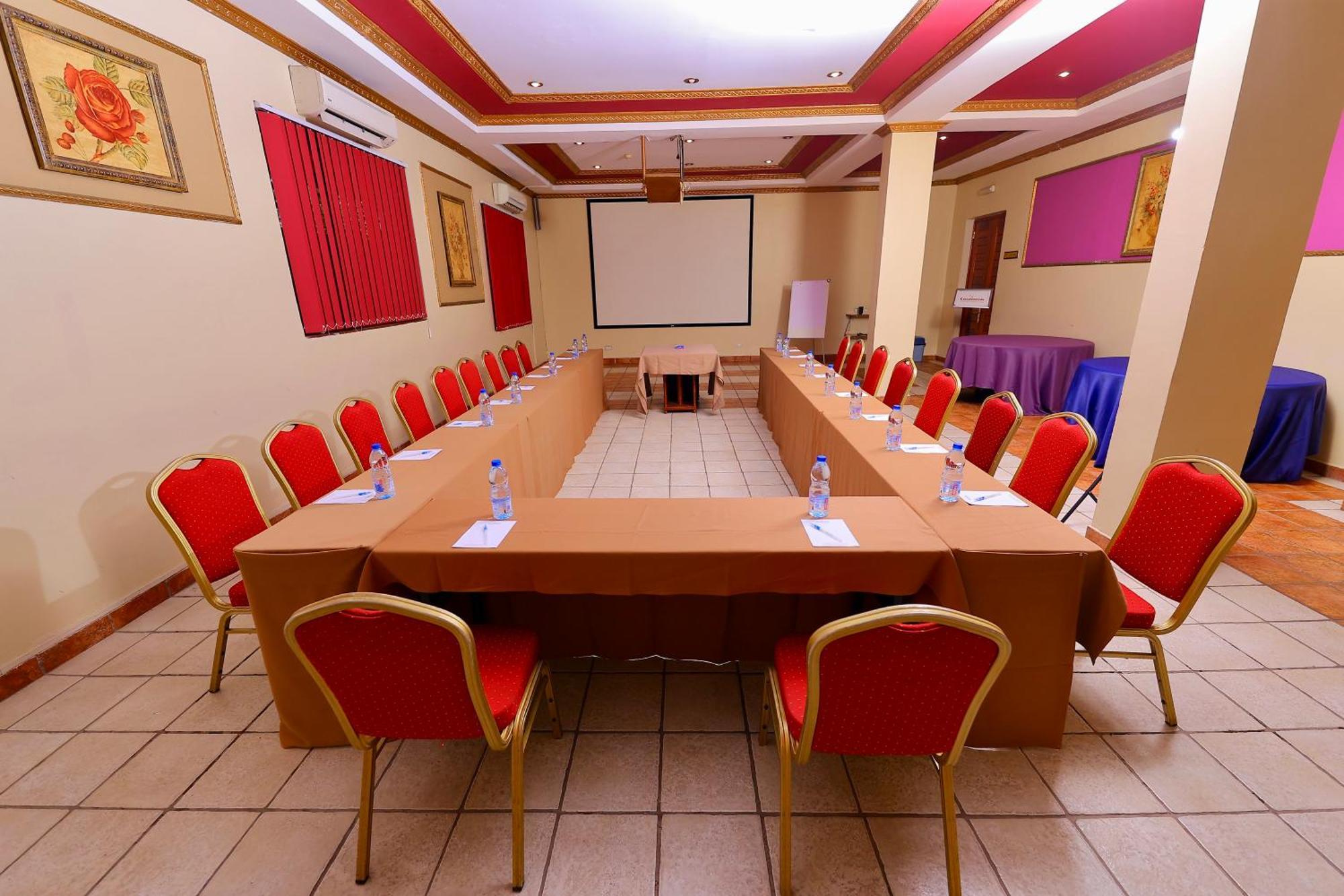 Colosseum Boutique Hotel & Spa Dar es Salaam Esterno foto