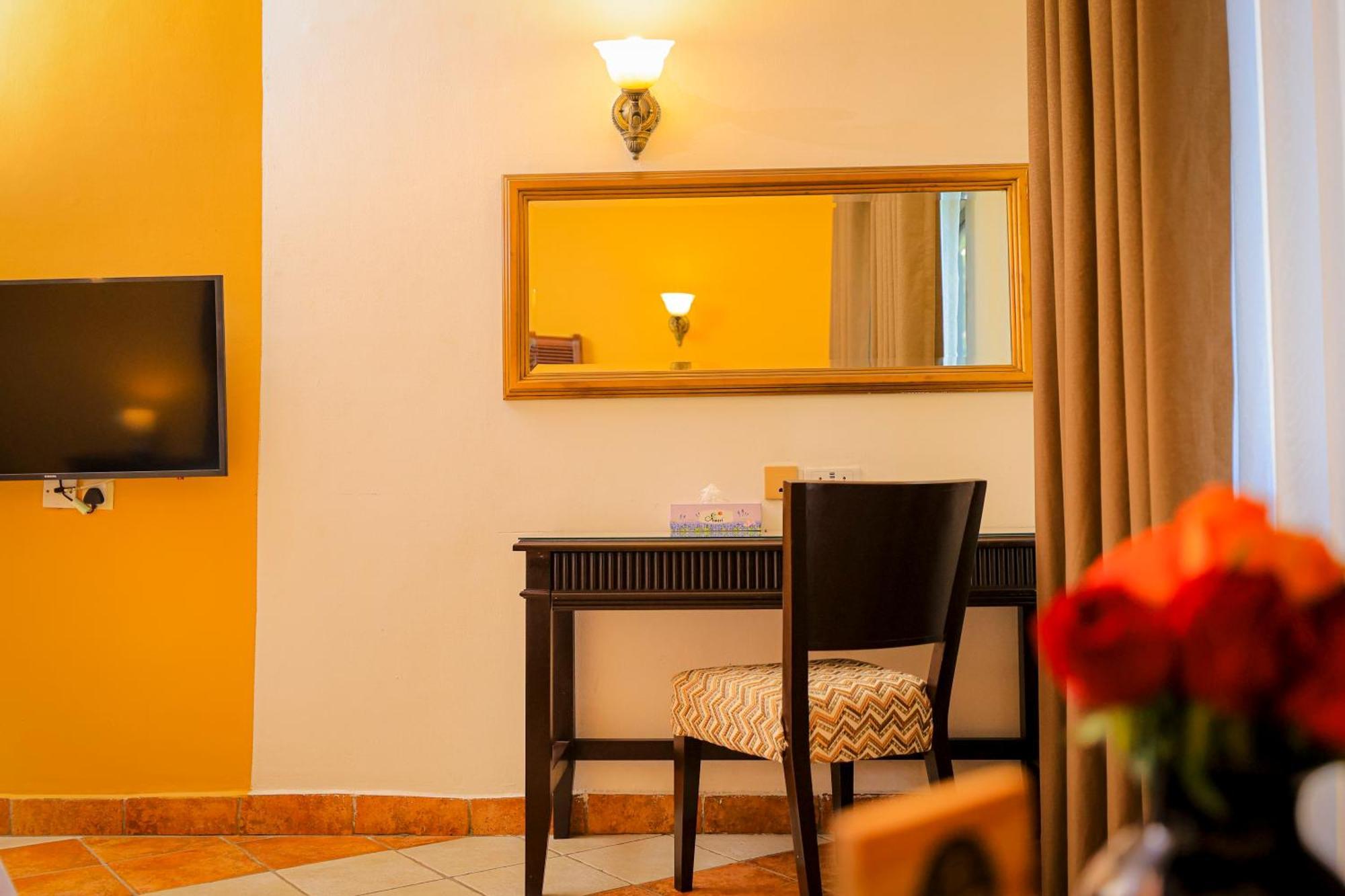 Colosseum Boutique Hotel & Spa Dar es Salaam Esterno foto